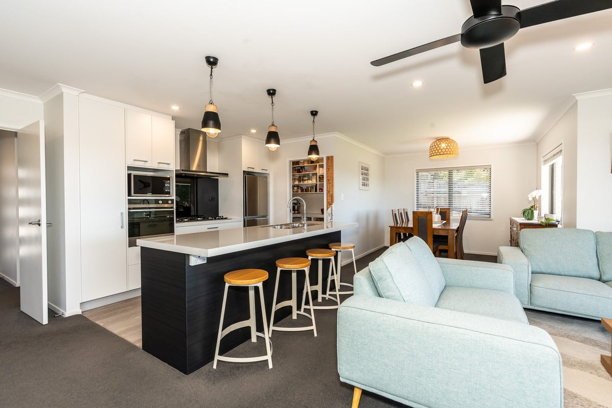 25 Sylvester Crescent, Flagstaff, Hamilton - Carousel 2