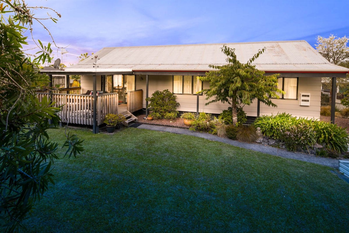 10 Macrocarpa Place, Ranui, Auckland - Carousel 1