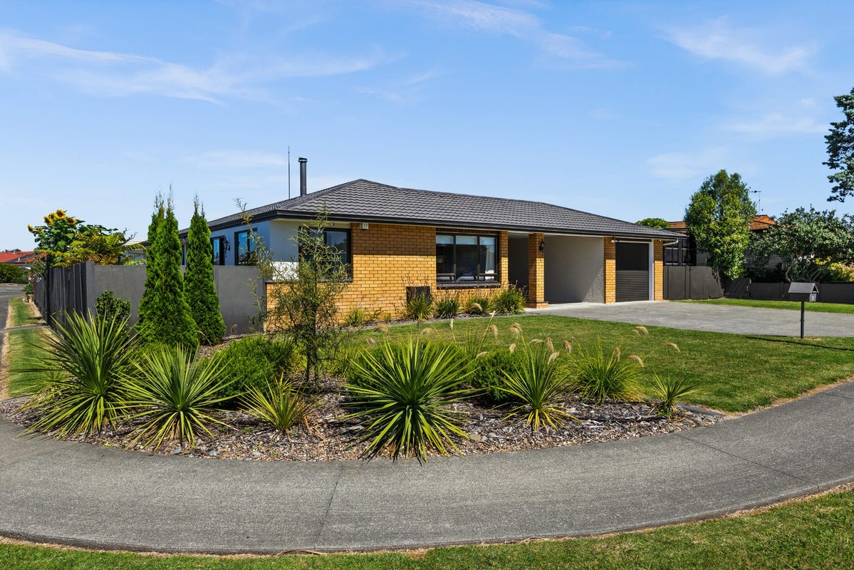 31 Glamorgan Avenue, Tamatea, Napier - Carousel 1