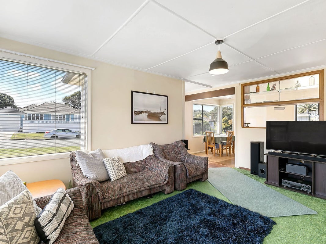 14 Mana Avenue, Titahi Bay, Porirua - Carousel 2