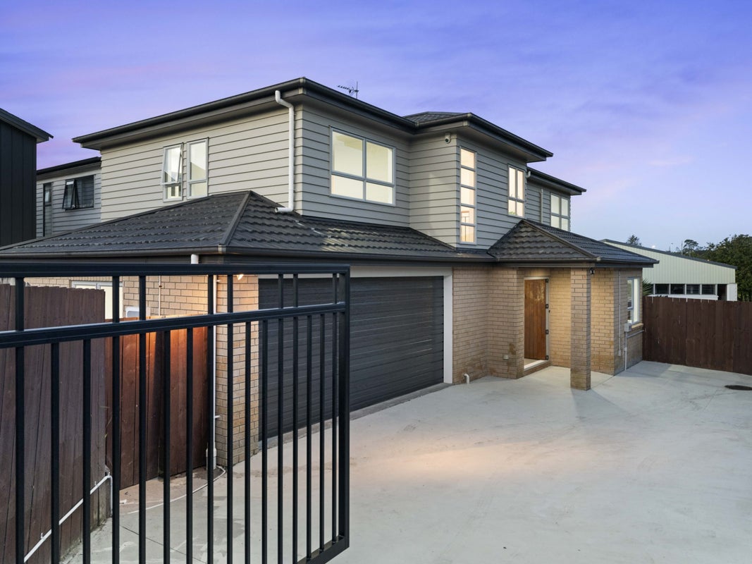 82A Commodore Drive, Lynfield, Auckland - Carousel 1