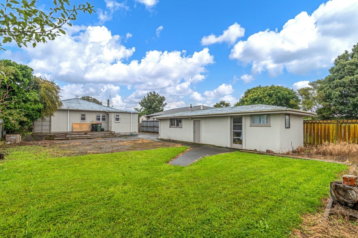 11 Sedcole Street, Pahiatua - Carousel 11