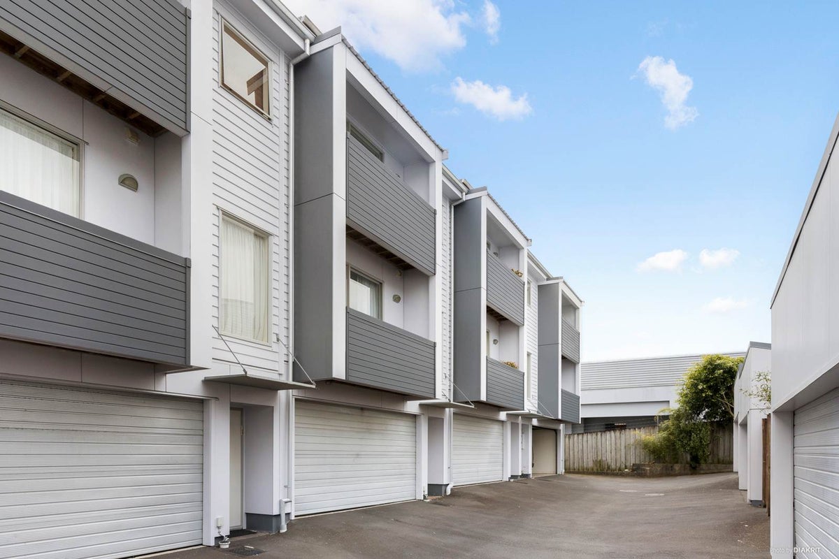 11/3 Wagener Place, Mount Albert, Auckland - Carousel 1