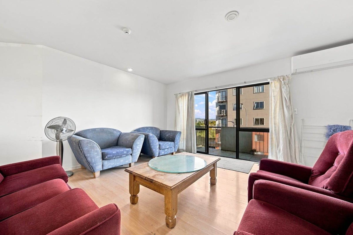 6/12 Crown Lynn Place, New Lynn, Waitakere City, Auckland - Carousel 2