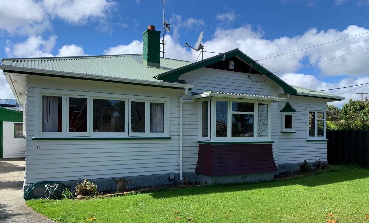 11 Beaumont Avenue, Alicetown, Lower Hutt - Carousel 1