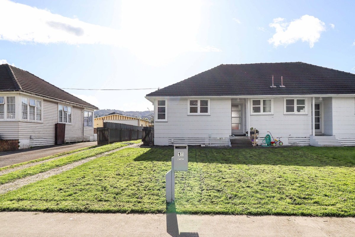 15 Fisk Street, Naenae, Lower Hutt - Carousel 1