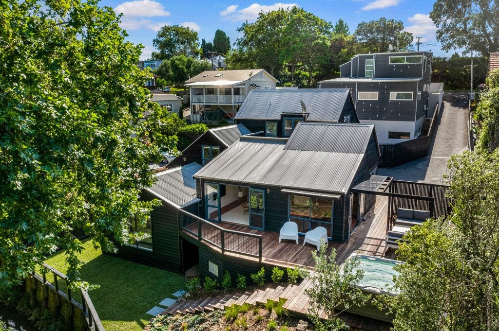 33A Luplau Crescent, Cockle Bay, Auckland - Carousel 1