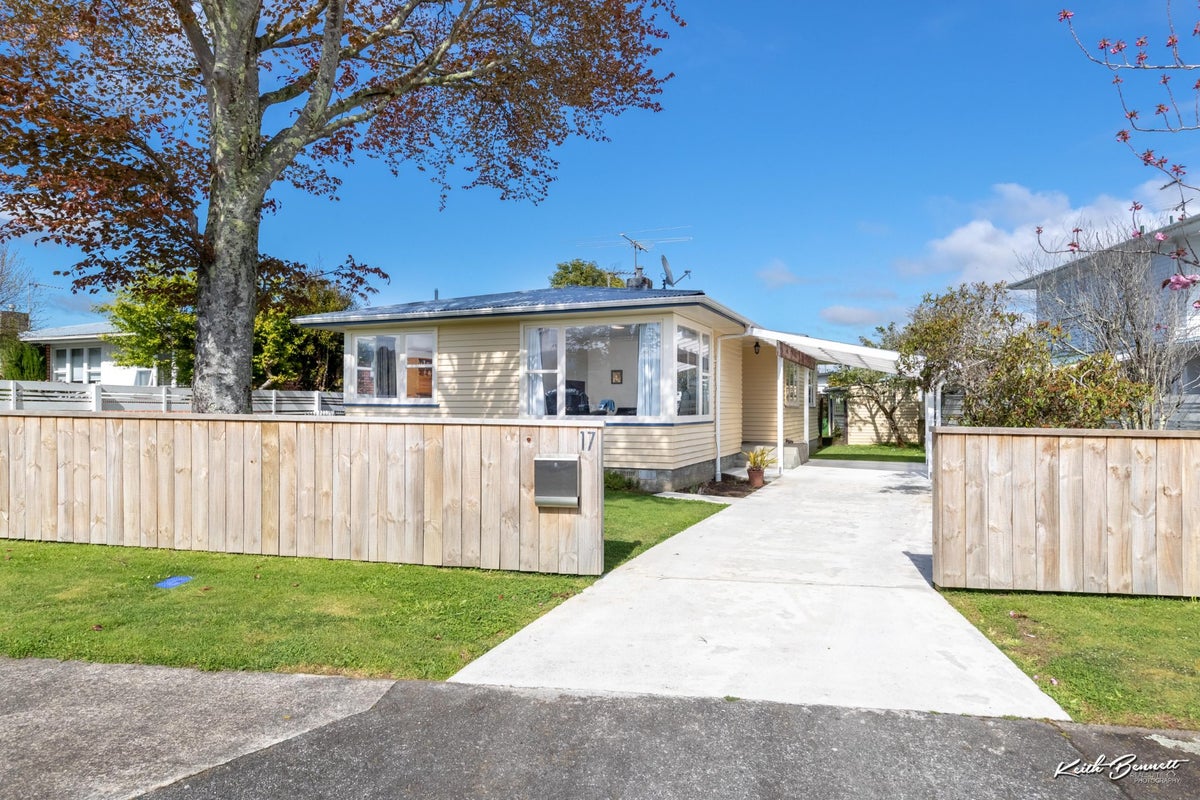 17 Ruru Crescent, Heretaunga, Upper Hutt - Carousel 1