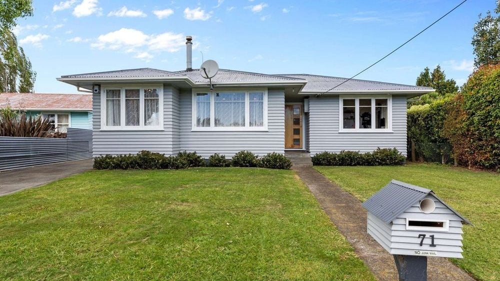 71 Kettle Avenue, Awapuni, Palmerston North - Carousel 1