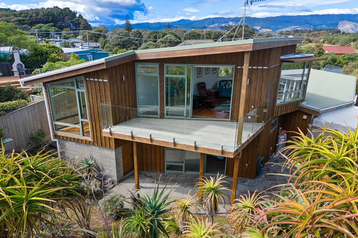 31 Kapiti Lane, Otaki Beach, Otaki - Carousel 2
