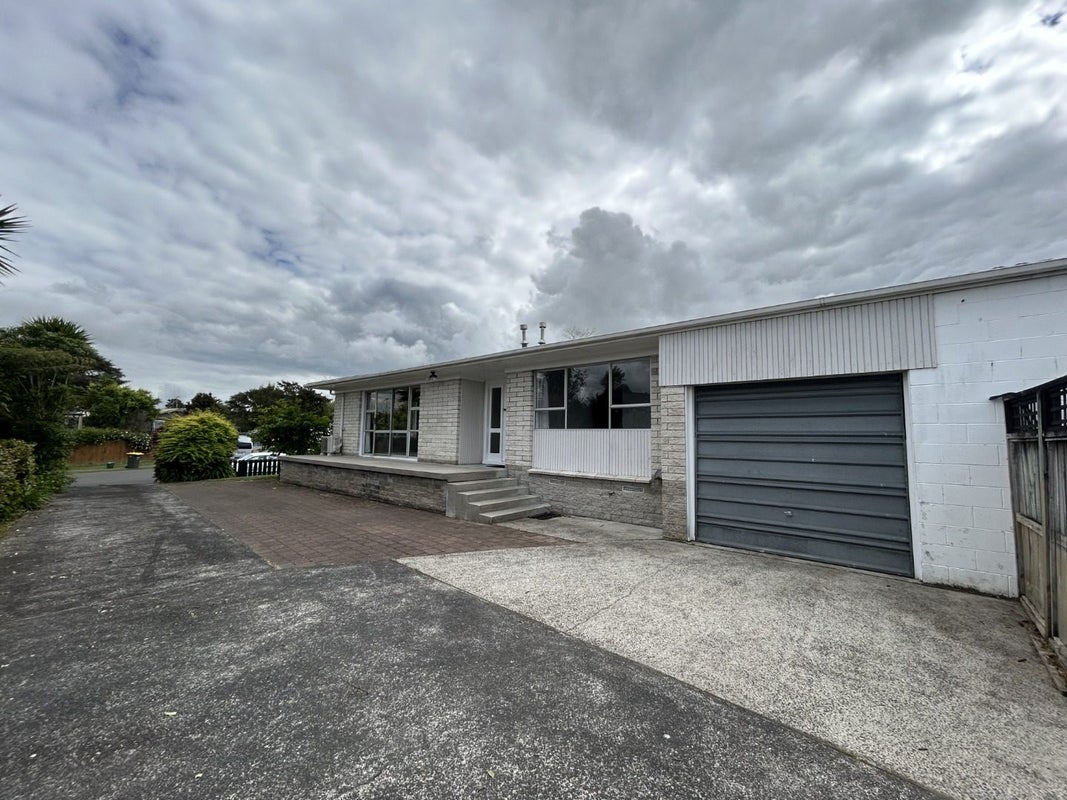 8A Tanekaha Place, Pukete, Hamilton - Carousel 1