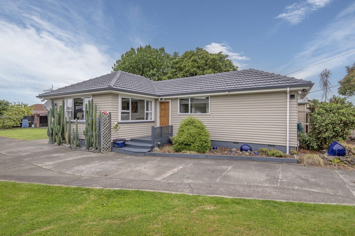 126 Gilberthorpes Road, Hei Hei, Christchurch - Carousel 1