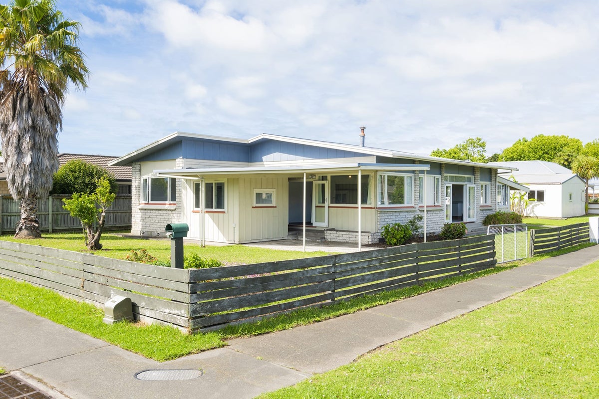 64 Ormond Road, Whataupoko, Gisborne - Carousel 1