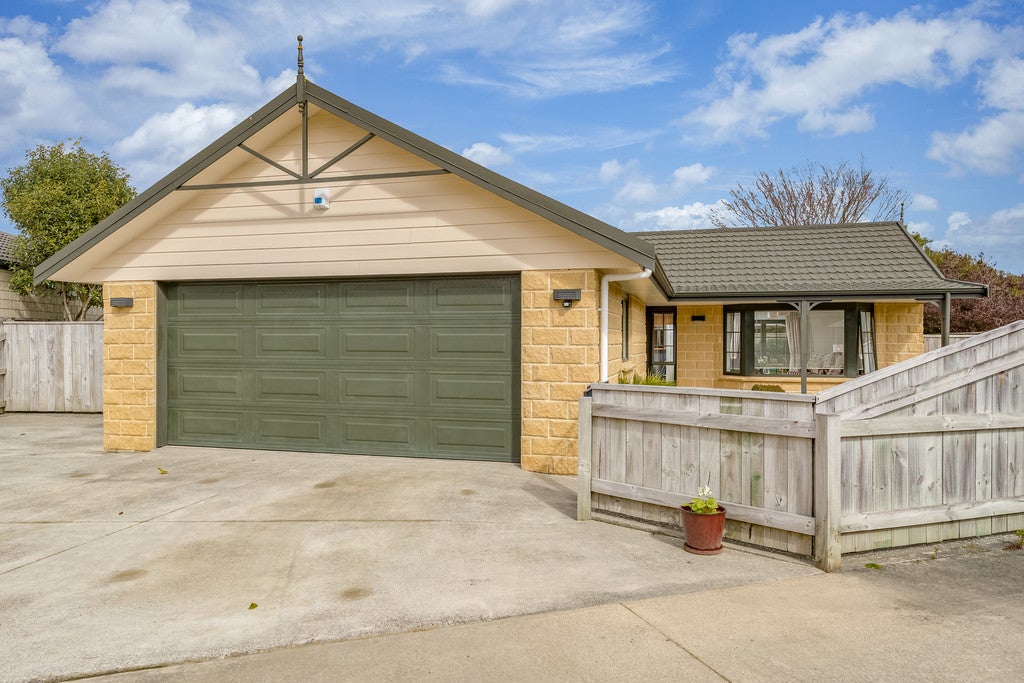 14 Galveston Grove, Totara Park, Upper Hutt - Carousel 2
