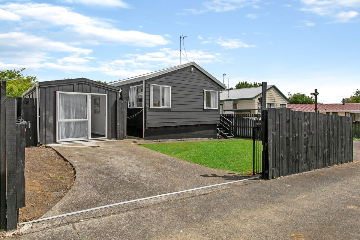 1/73 Redcrest Avenue, Red Hill, Papakura - Carousel 18