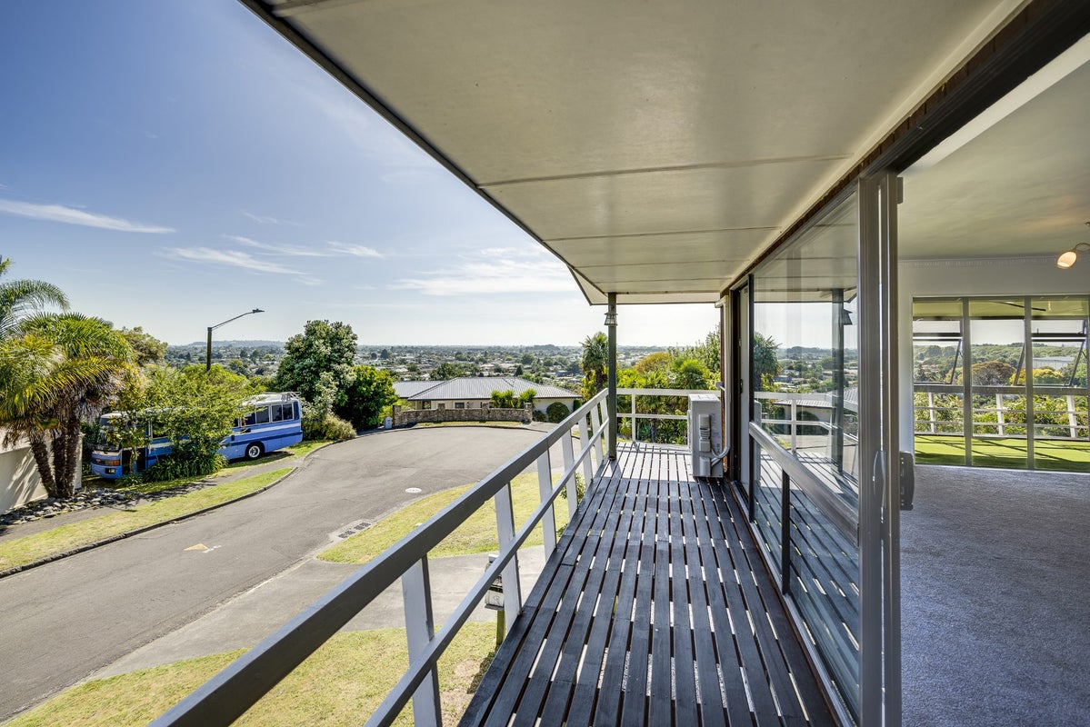 10 Poaka Place, Taradale, Napier - Carousel 2