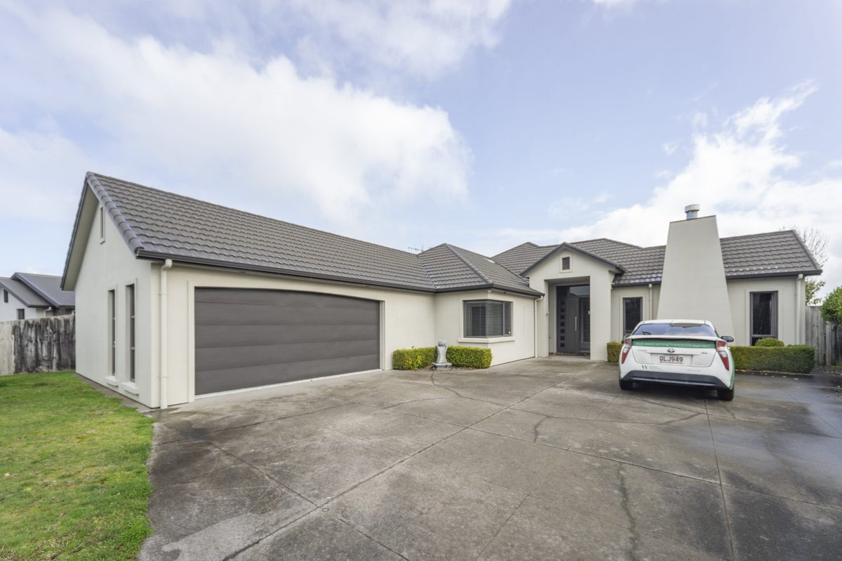 18 Darjon Drive, Huntington, Hamilton - Carousel 1