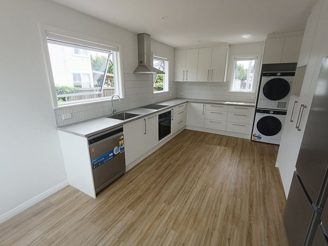 8 Lyall Place, Bryndwr, Christchurch - Carousel 2