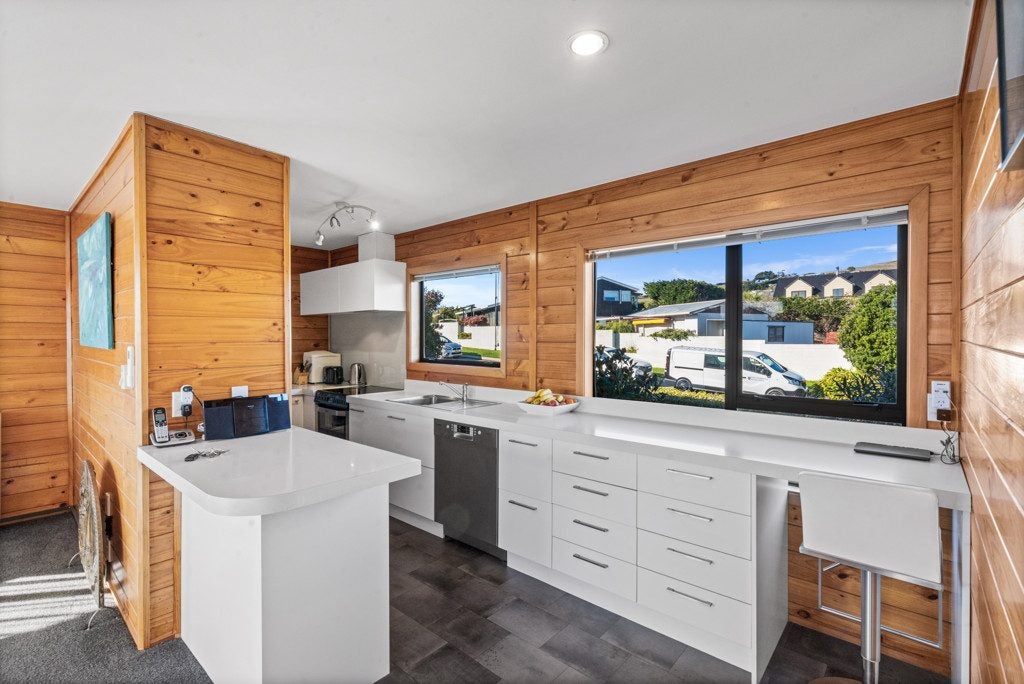 1 Rockview Place, Mount Pleasant, Christchurch - Carousel 2