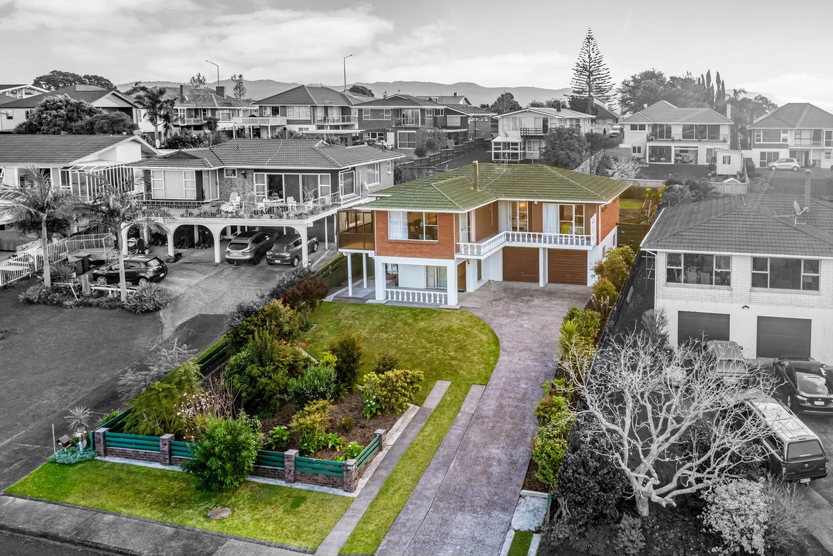 40 Manhattan Heights, Glendene, Auckland - Carousel 1