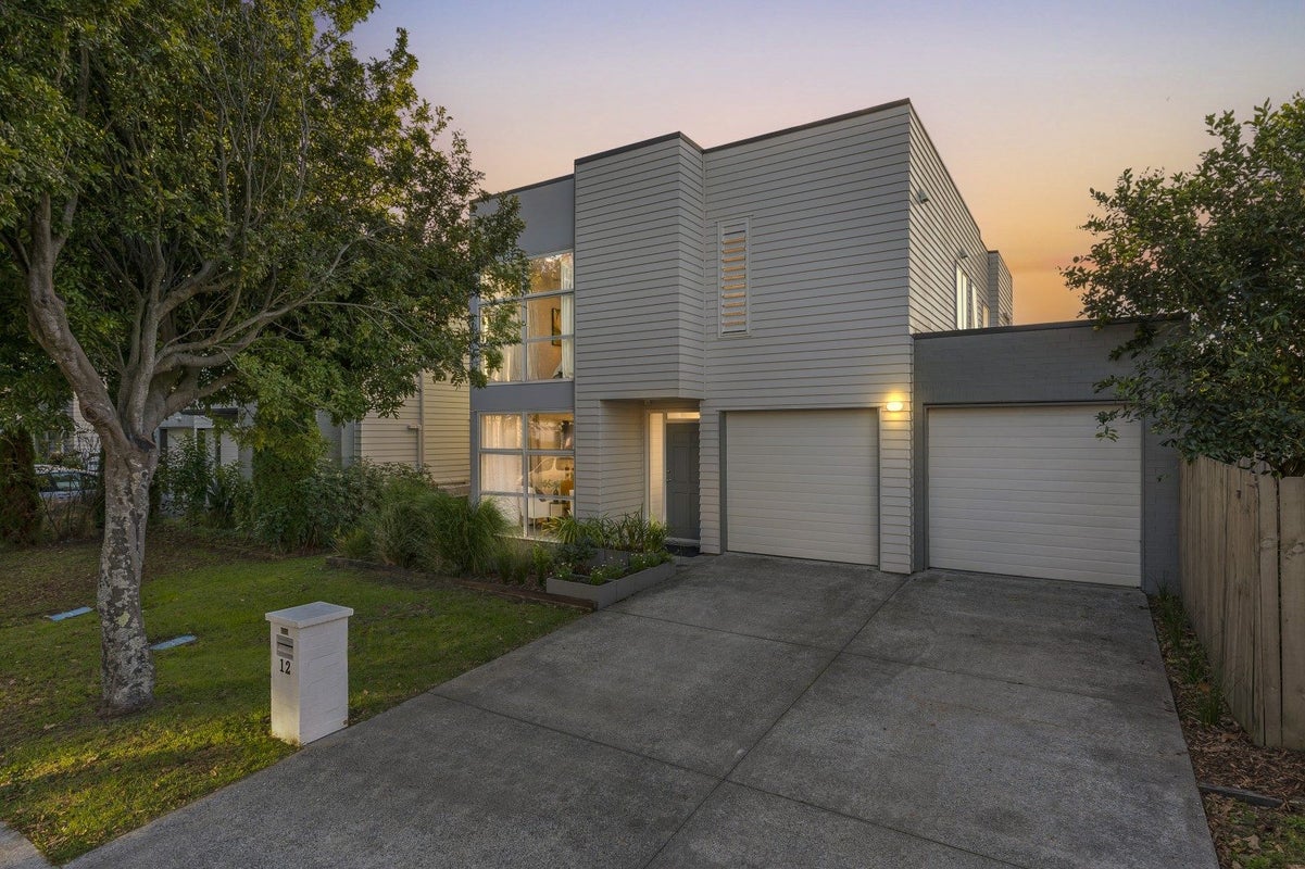 12 Phar Lap Crescent, Takanini, Papakura, Auckland - Carousel 1