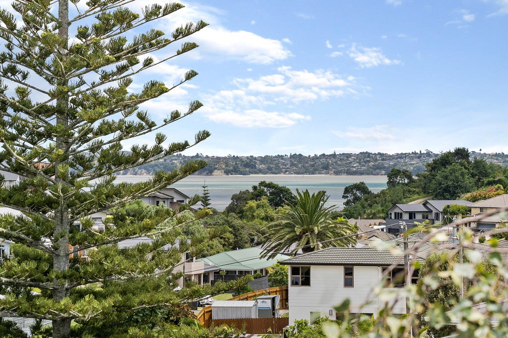 4 Third View Avenue, Beachlands, Auckland - Carousel 2