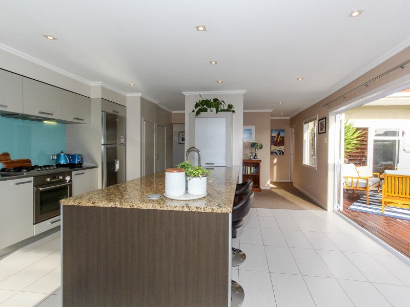 28 Beach Street, Fitzroy, New Plymouth - Carousel 2