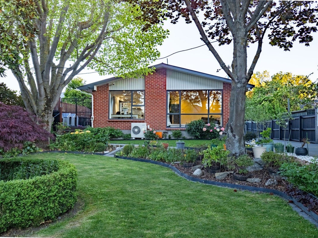 28 Cross Street, Allenton, Ashburton - Carousel 1