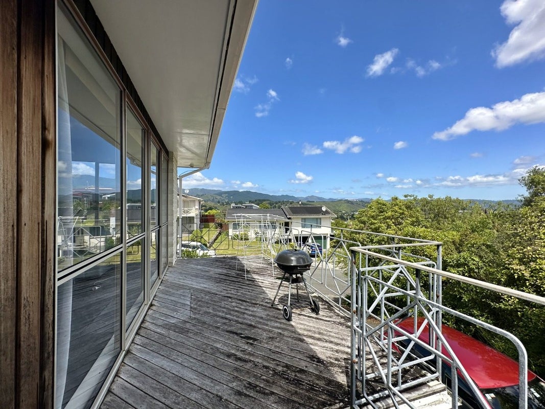 5 Alleyne Court, Brown Owl, Upper Hutt - Carousel 1