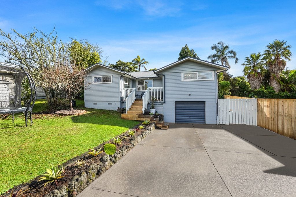 22 Paragon Avenue, Beach Haven, Auckland - Carousel 1