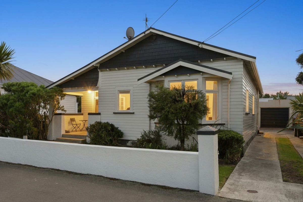 25 Moreau Street, Saint Kilda, Dunedin - Carousel 1