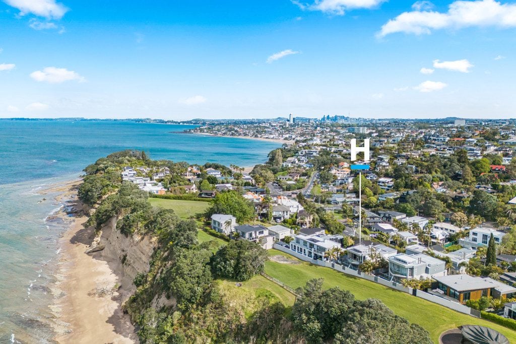 127 Beach Road, Castor Bay, Auckland - Carousel 1