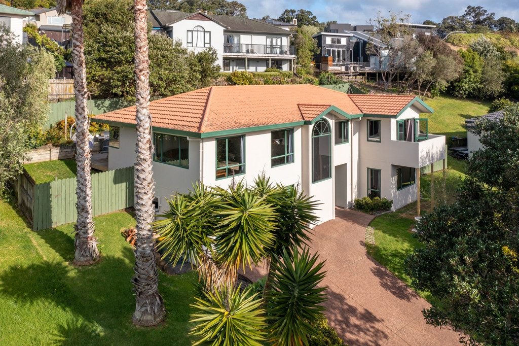 8 Coralsea Way, Arkles Bay, Whangaparaoa - Carousel 1