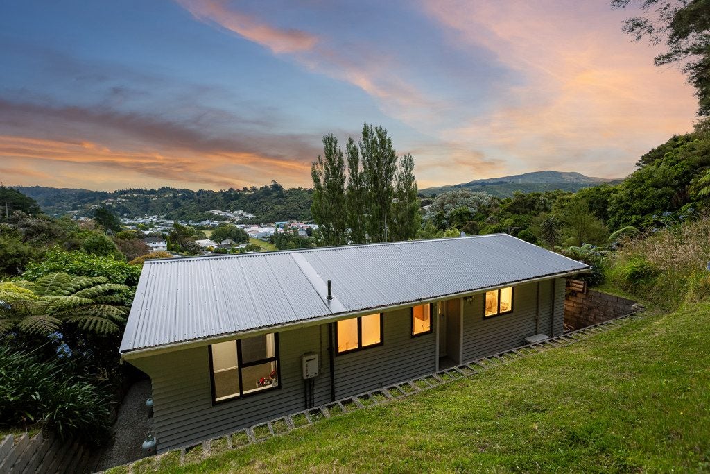 32 John Street, Stokes Valley, Lower Hutt - Carousel 2
