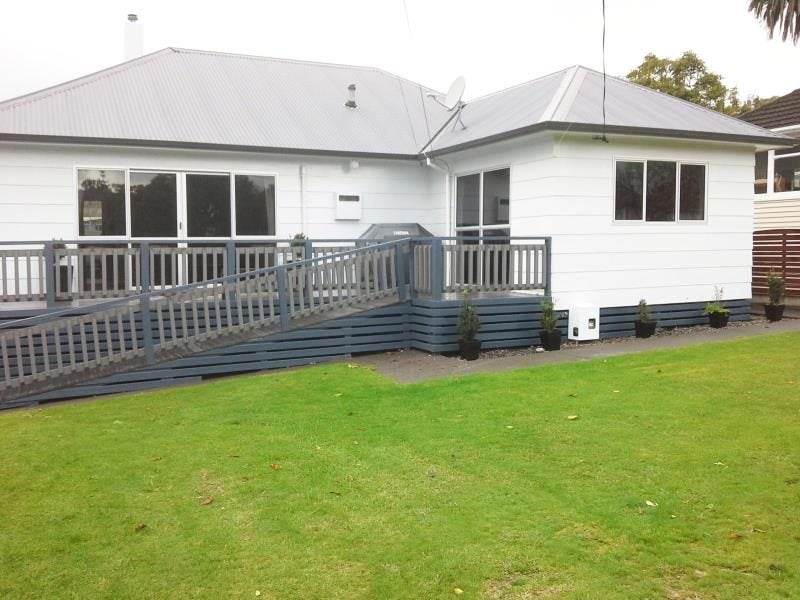 18 Budleigh Street, Frankleigh Park, New Plymouth - Carousel 1