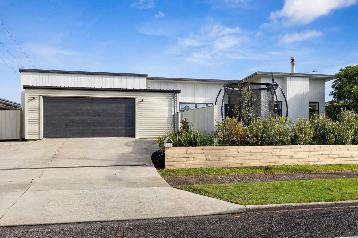 318 Mangorei Road, Merrilands, New Plymouth - Carousel 2