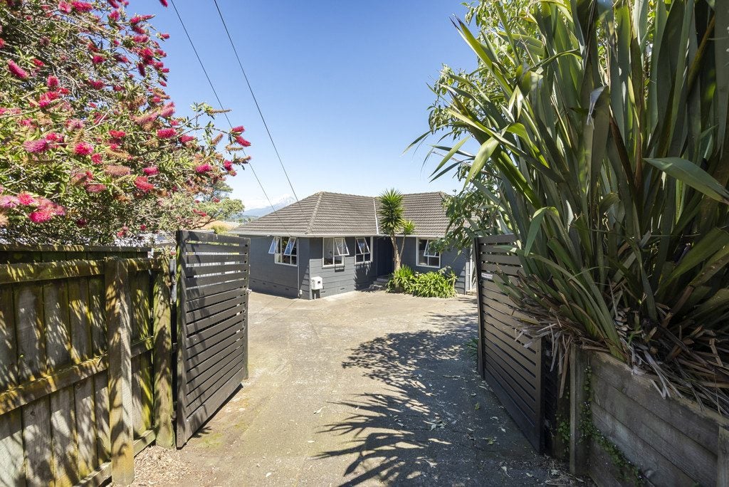 15A Marama Crescent, Spotswood, New Plymouth - Carousel 1