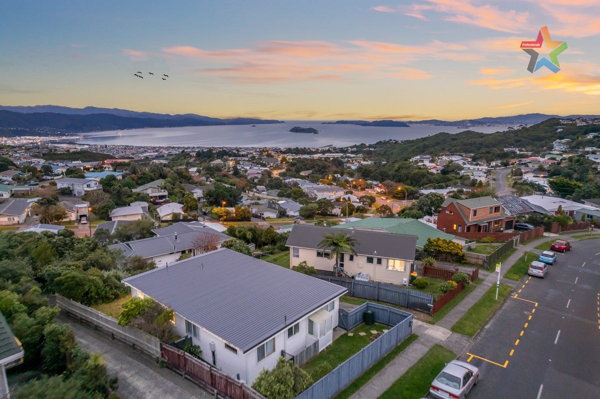 2/21 OAKLEIGH ST, Maungaraki, Lower Hutt - Carousel 1