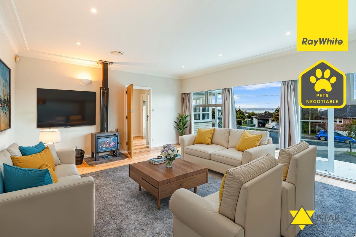 2 Taha Road, Te Atatu South, Auckland - Carousel 1