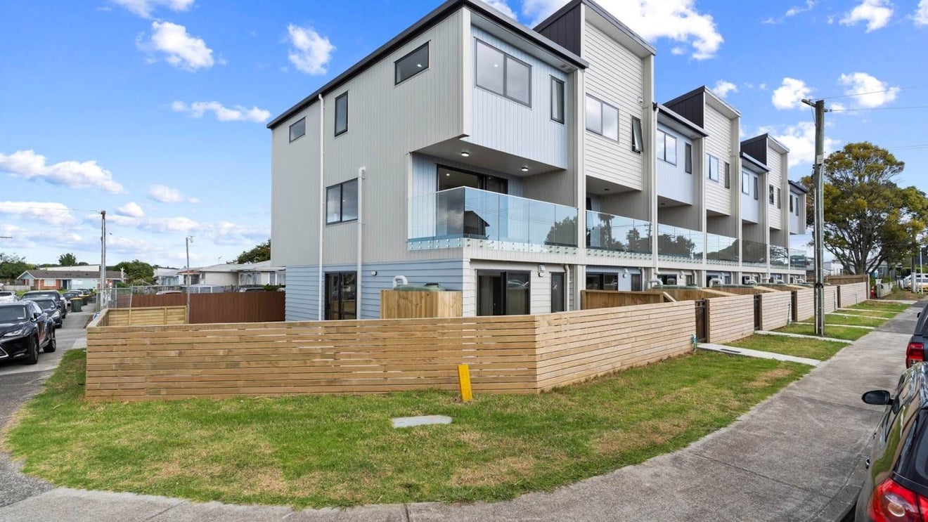 3/1 Balfour Road, Manurewa, Auckland - Carousel 1