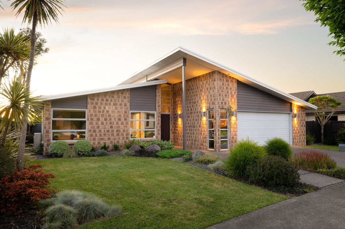 140 St James Drive, Huntington, Hamilton - Carousel 1