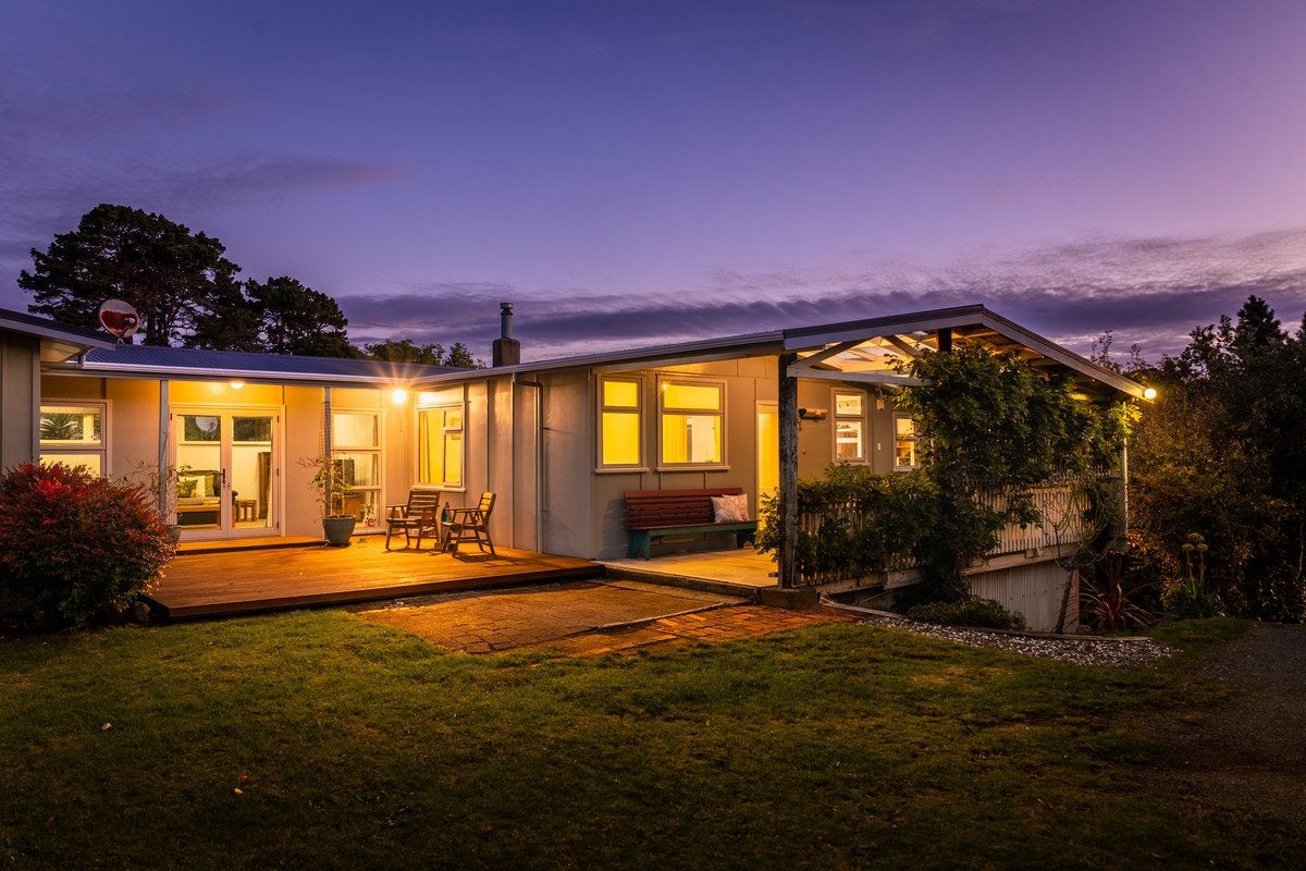 51 Tennis Court Road, Raumati South, Paraparaumu - Carousel 1