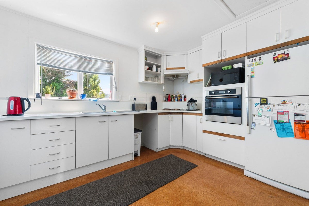 126 Koutu Road, Kawaha Point, Rotorua - Carousel 2