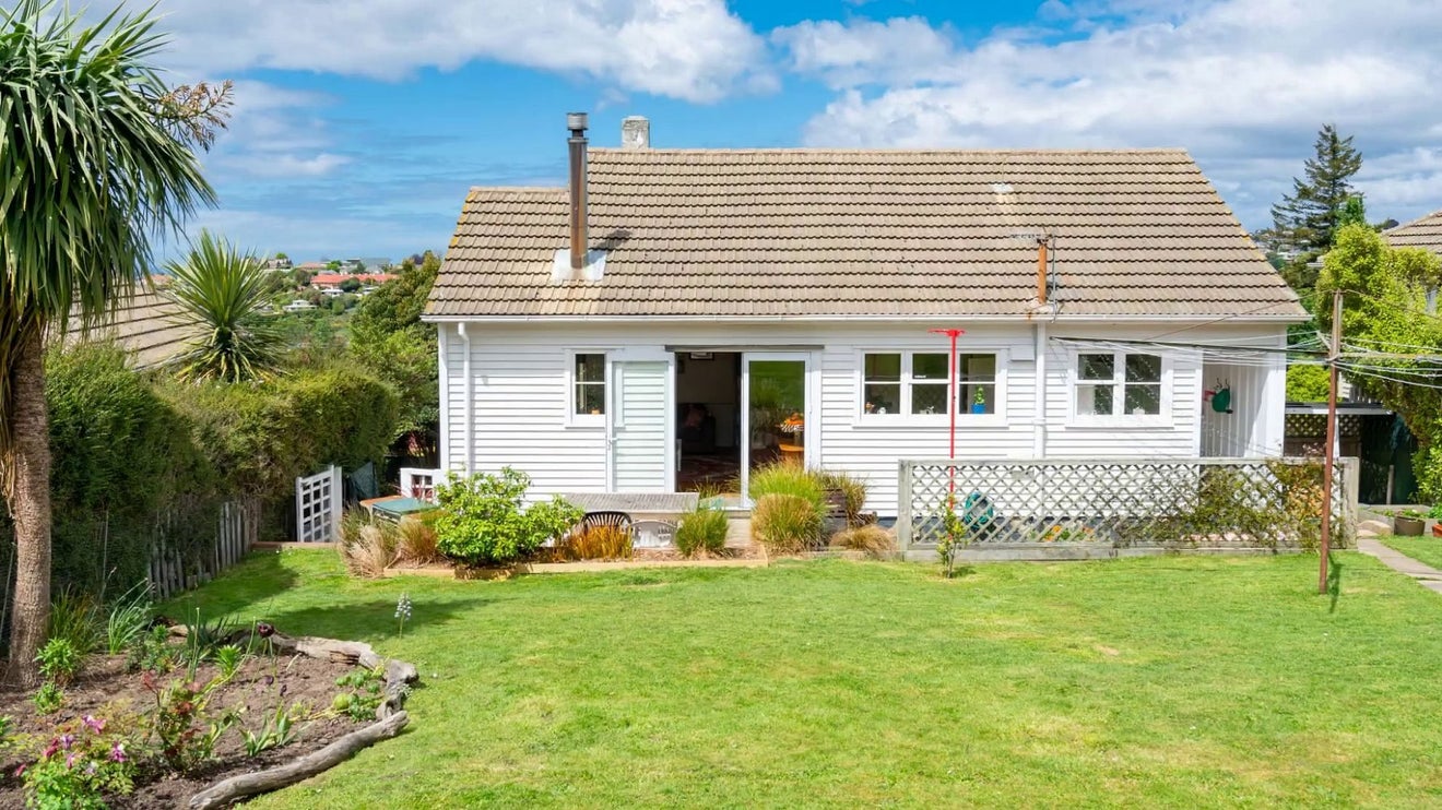 41 Prospect Bank, Wakari, Dunedin - Carousel 1