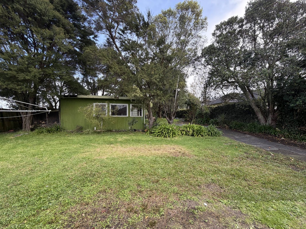 10 Dolbear Street, Titirangi, Auckland - Carousel 10