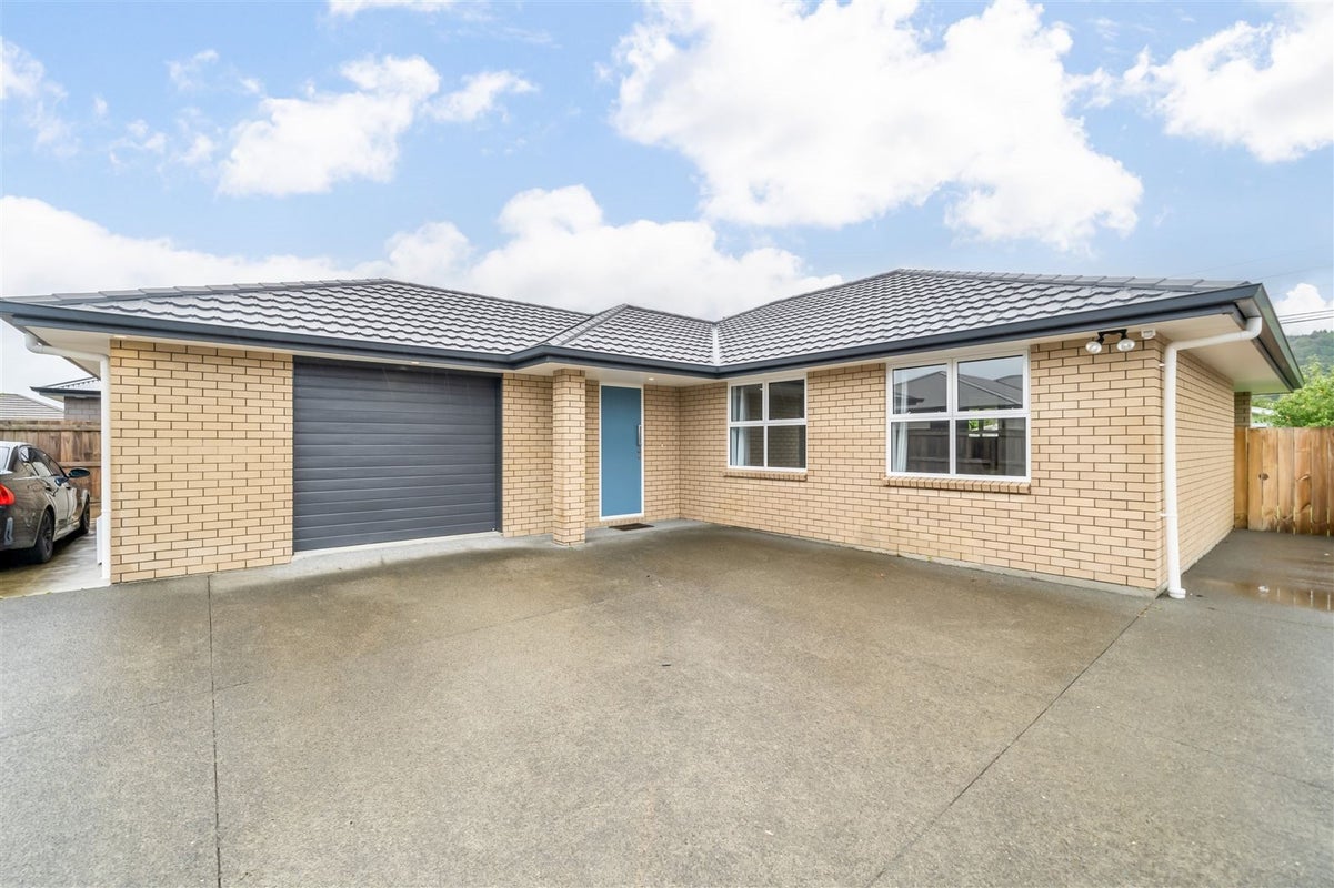 8 Poulson Grove, Trentham, Upper Hutt - Carousel 1