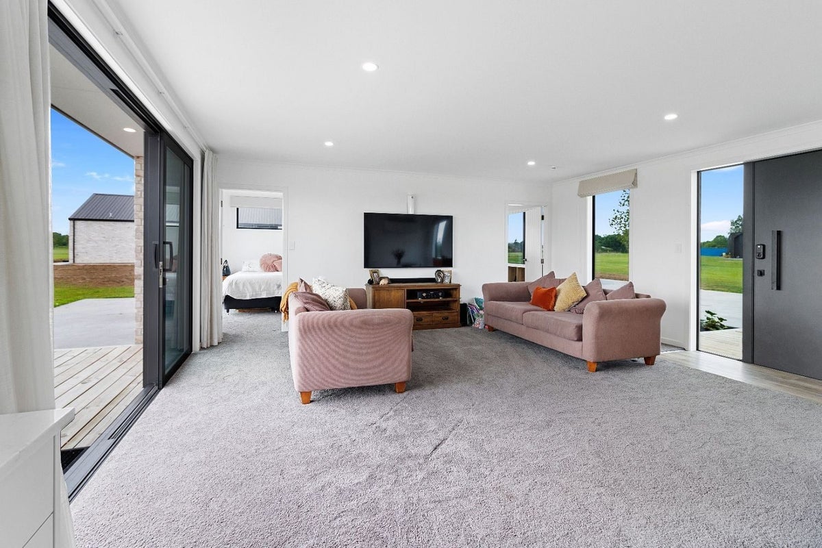 15 Millpark Lane, Matangi, Hamilton - Carousel 1