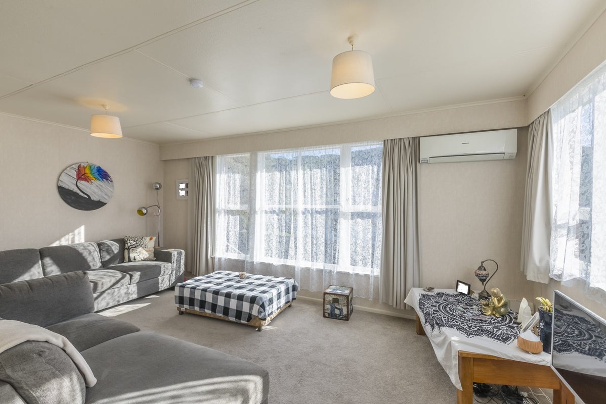 105 Rangituhi Crescent, Takapuwahia, Porirua - Carousel 2