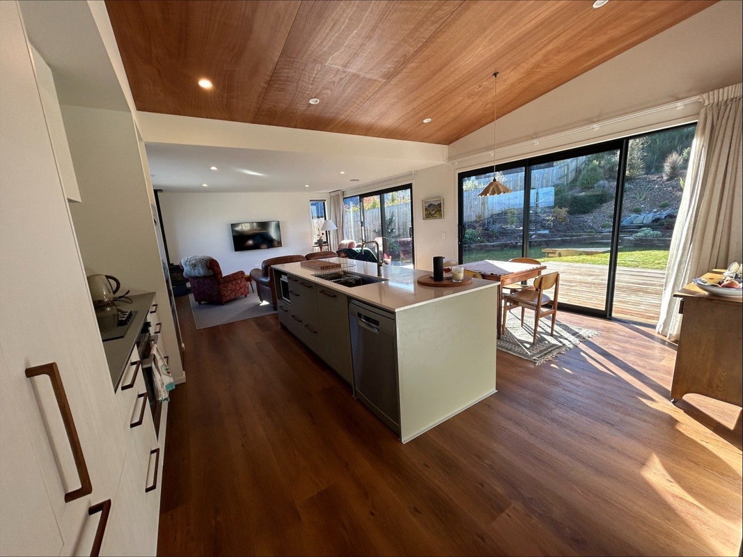 21 Tomtit Crescent, LAKE HAWEA - Carousel 2