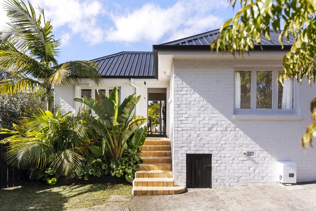 4 Konini Road, Titirangi, Auckland - Carousel 2